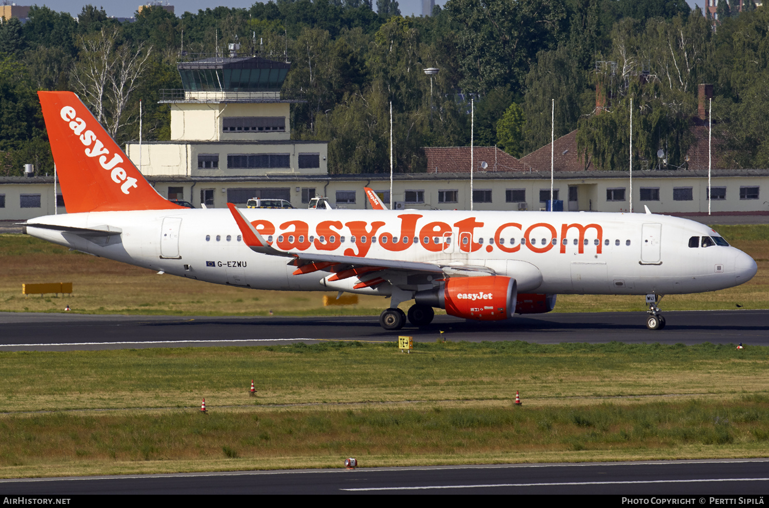 Aircraft Photo of G-EZWU | Airbus A320-214 | EasyJet | AirHistory.net #127460