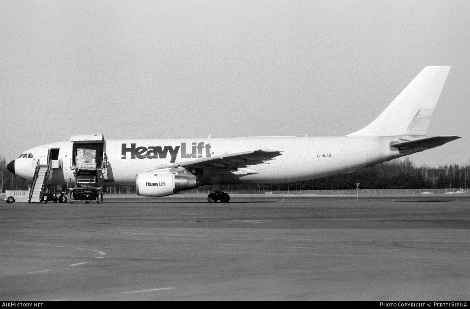 Aircraft Photo of G-HLAB | Airbus A300B4-203(F) | HeavyLift Cargo Airlines | AirHistory.net #127492