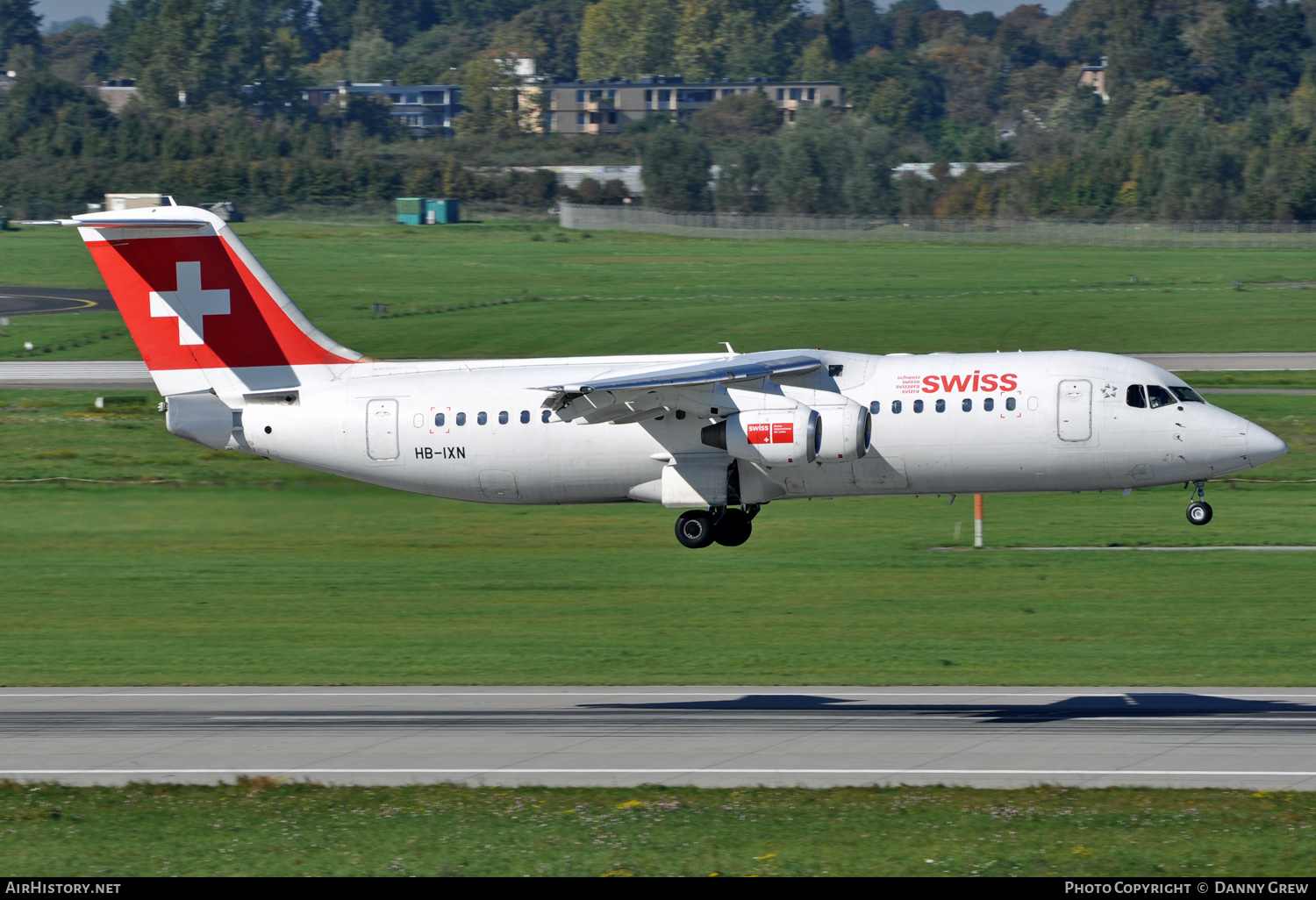 Aircraft Photo of HB-IXN | British Aerospace Avro 146-RJ100 | Swiss International Air Lines | AirHistory.net #127617