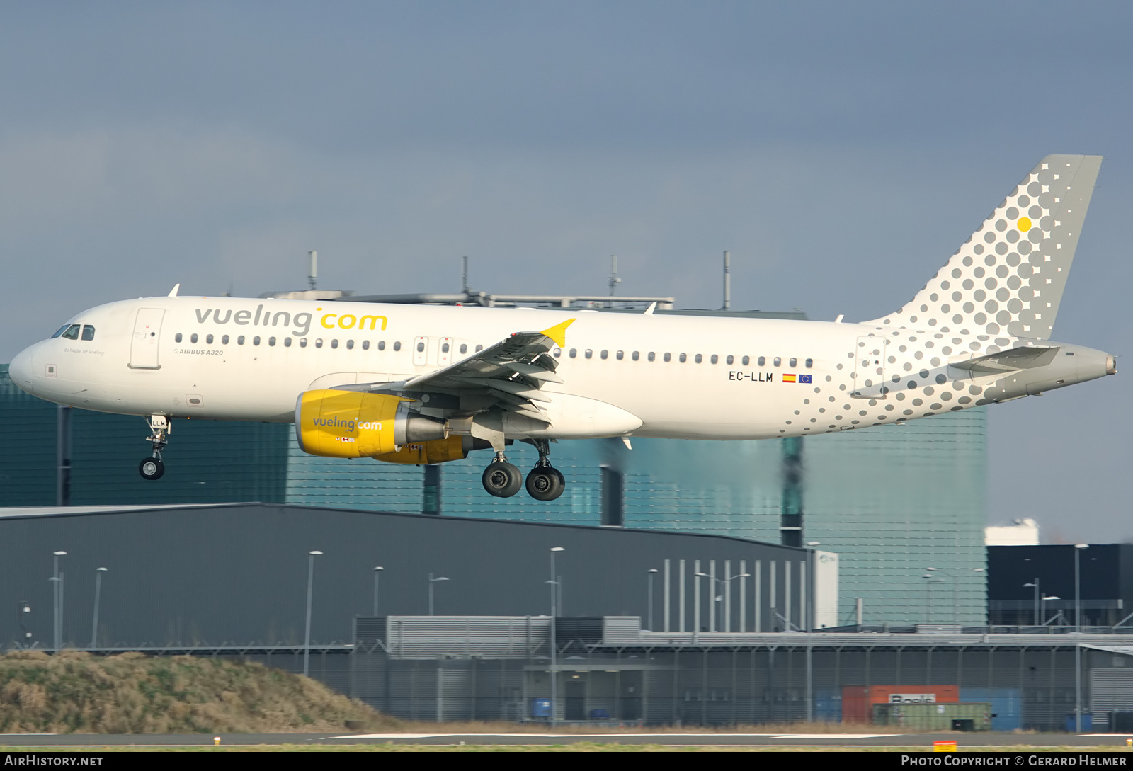 Aircraft Photo of EC-LLM | Airbus A320-214 | Vueling Airlines | AirHistory.net #127773