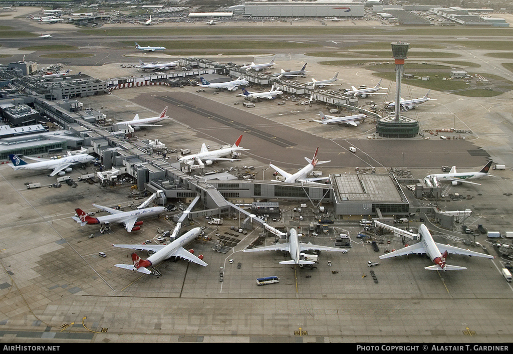 Airport photo of London - Heathrow (EGLL / LHR) in England, United Kingdom | AirHistory.net #127883