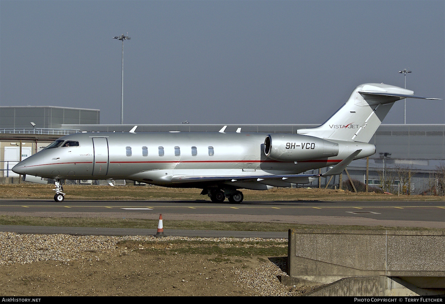 Aircraft Photo of 9H-VCO | Bombardier Challenger 350 (BD-100-1A10) | VistaJet | AirHistory.net #128088