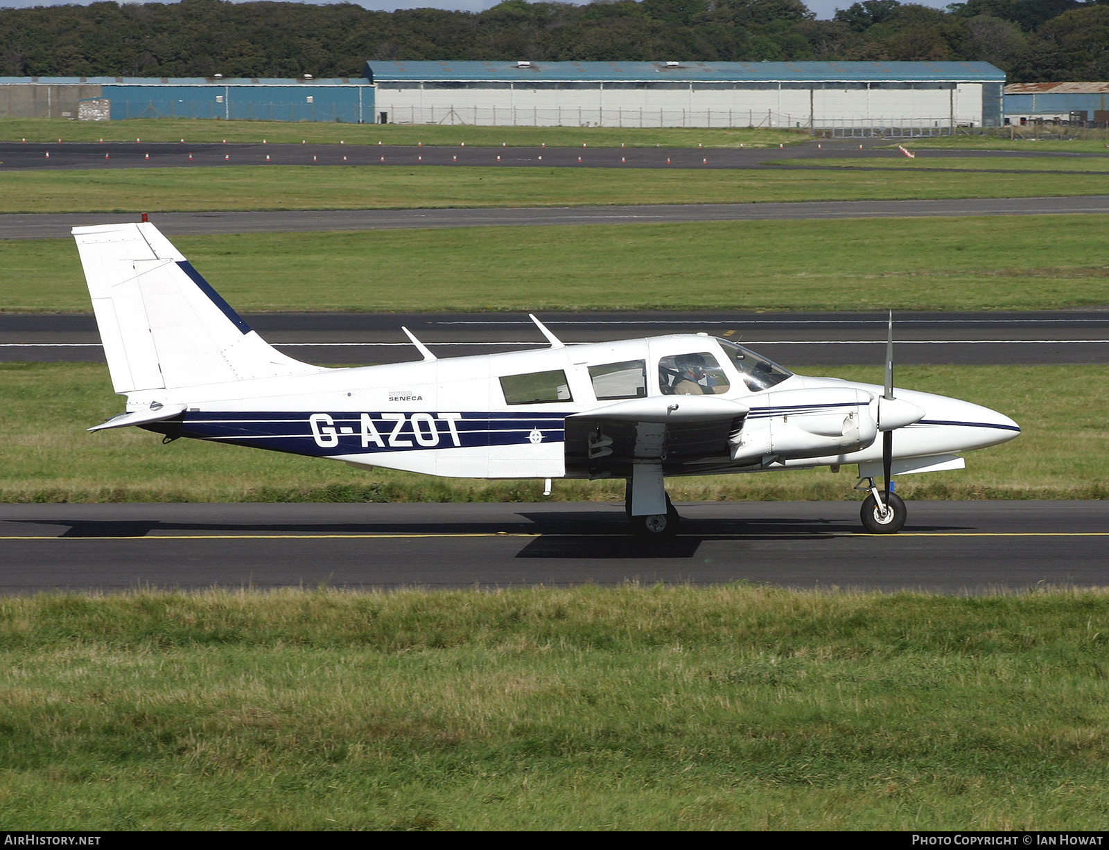 Aircraft Photo of G-AZOT | Piper PA-34-200 Seneca | AirHistory.net #128105