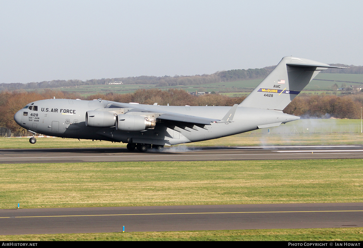 Aircraft Photo of 04-4128 / 44128 | Boeing C-17A Globemaster III | USA - Air Force | AirHistory.net #128130