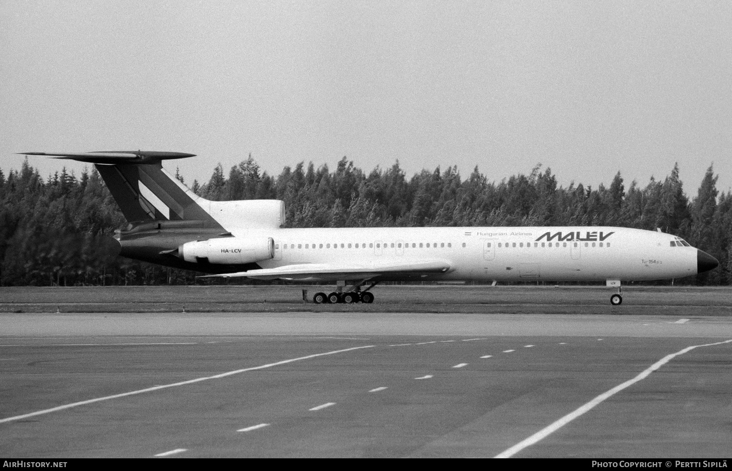 Aircraft Photo of HA-LCV | Tupolev Tu-154B-2 | Malév - Hungarian Airlines | AirHistory.net #128312