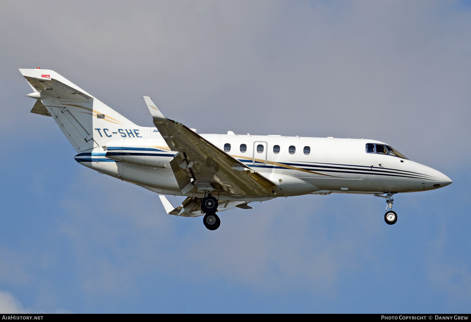 Aircraft Photo of TC-SHE | Raytheon Hawker 850XP | AirHistory.net #128385