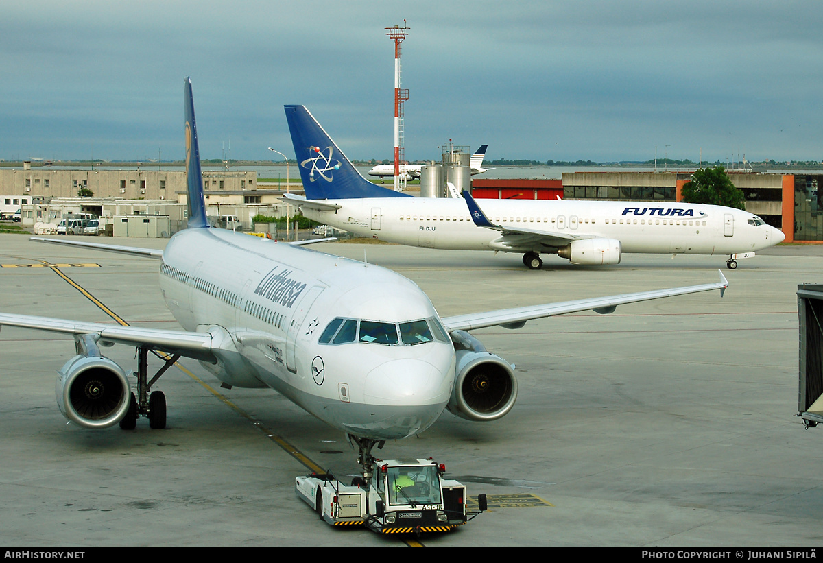 Aircraft Photo of EI-DJU | Boeing 737-86N | Futura International Airways | AirHistory.net #128478