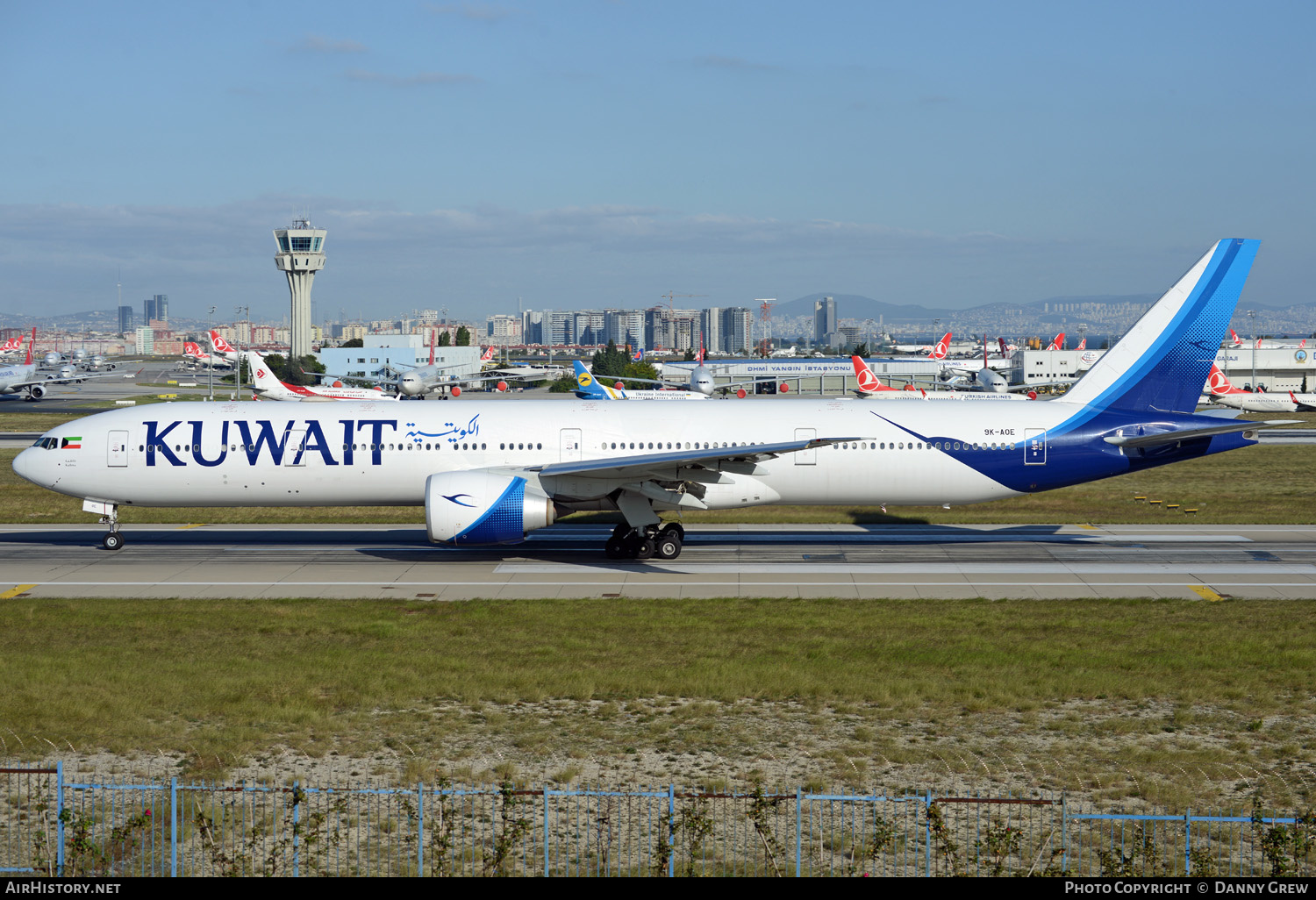 Aircraft Photo of 9K-AOE | Boeing 777-300/ER | Kuwait Airways | AirHistory.net #128502
