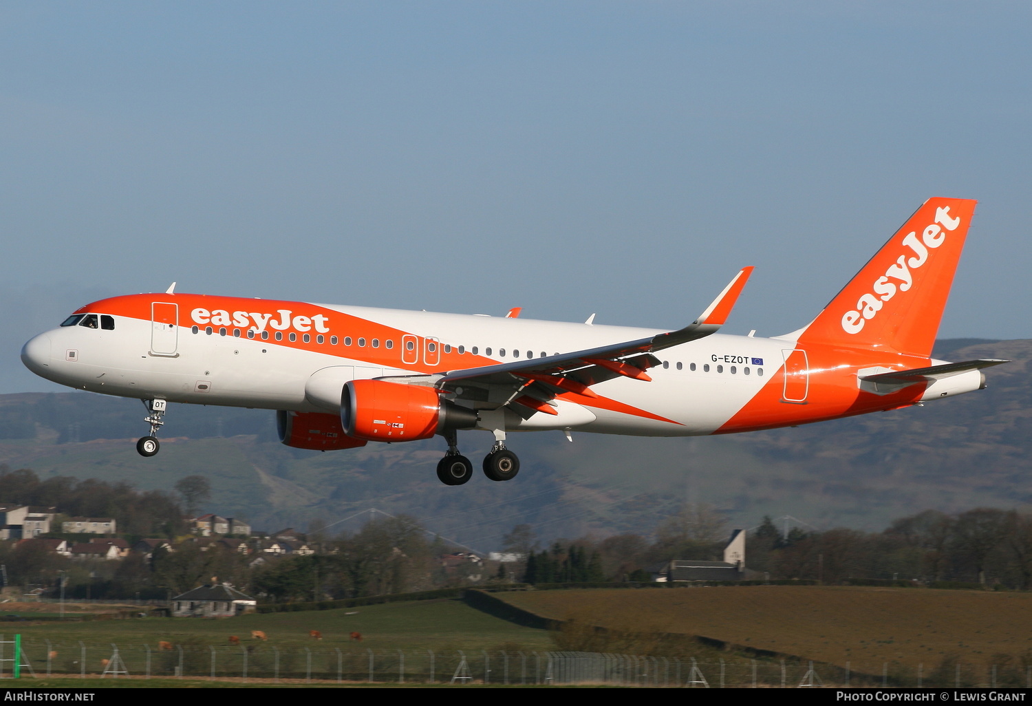 Aircraft Photo of G-EZOT | Airbus A320-214 | EasyJet | AirHistory.net #128517