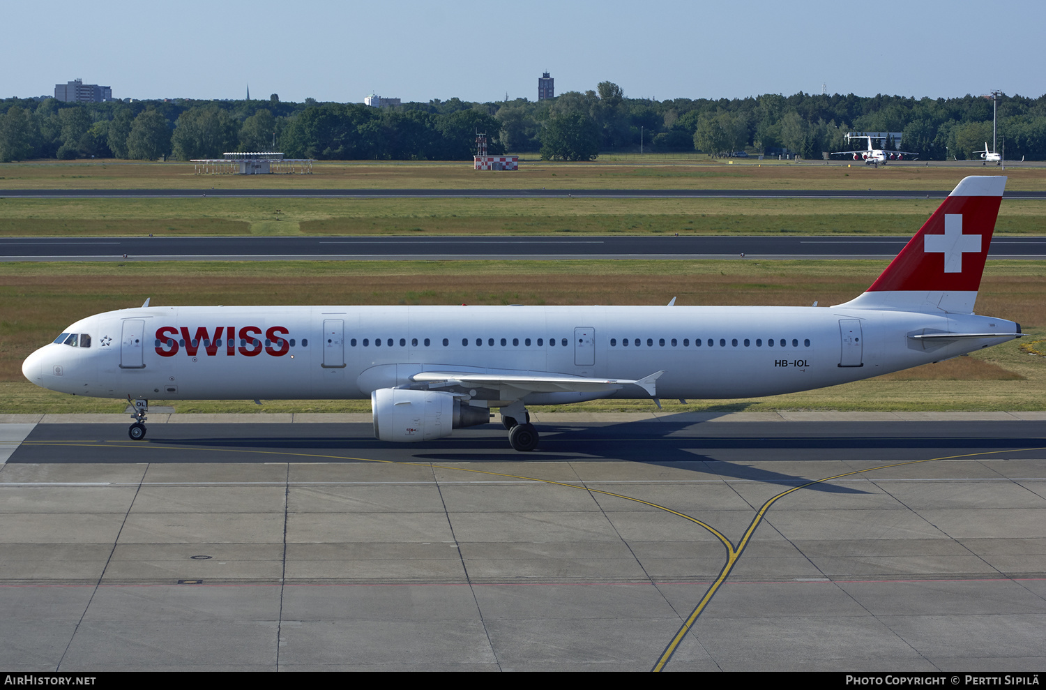 Aircraft Photo of HB-IOL | Airbus A321-111 | Swiss International Air Lines | AirHistory.net #128536
