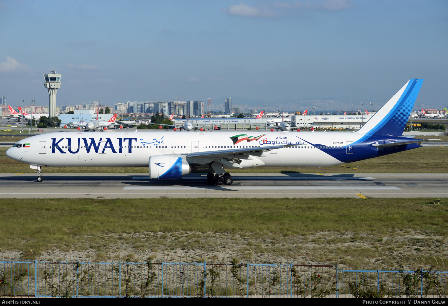Aircraft Photo of 9K-AOM | Boeing 777-300/ER | Kuwait Airways | AirHistory.net #128583