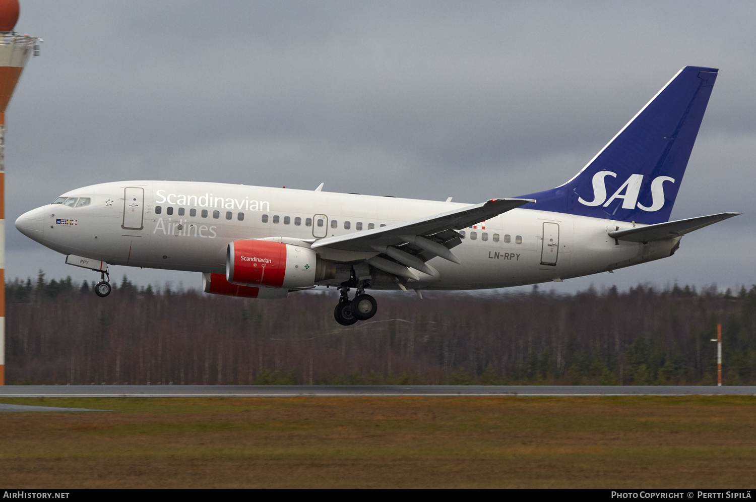 Aircraft Photo of LN-RPY | Boeing 737-683 | Scandinavian Airlines - SAS | AirHistory.net #129194