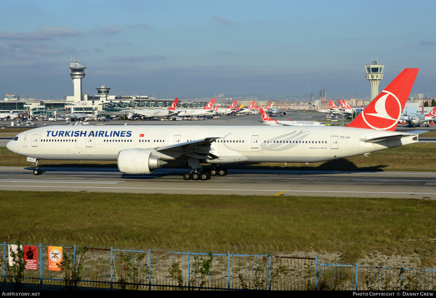 Aircraft Photo of TC-JJL | Boeing 777-3F2/ER | Turkish Airlines | AirHistory.net #129236