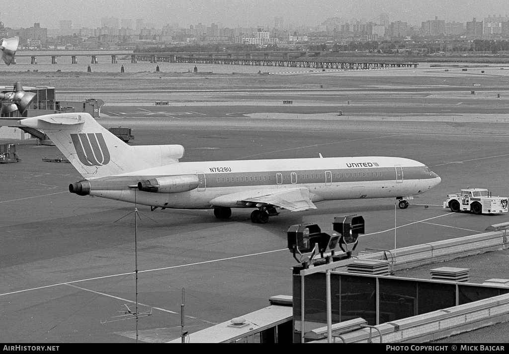 Aircraft Photo of N7628U | Boeing 727-222 | United Airlines | AirHistory.net #129308