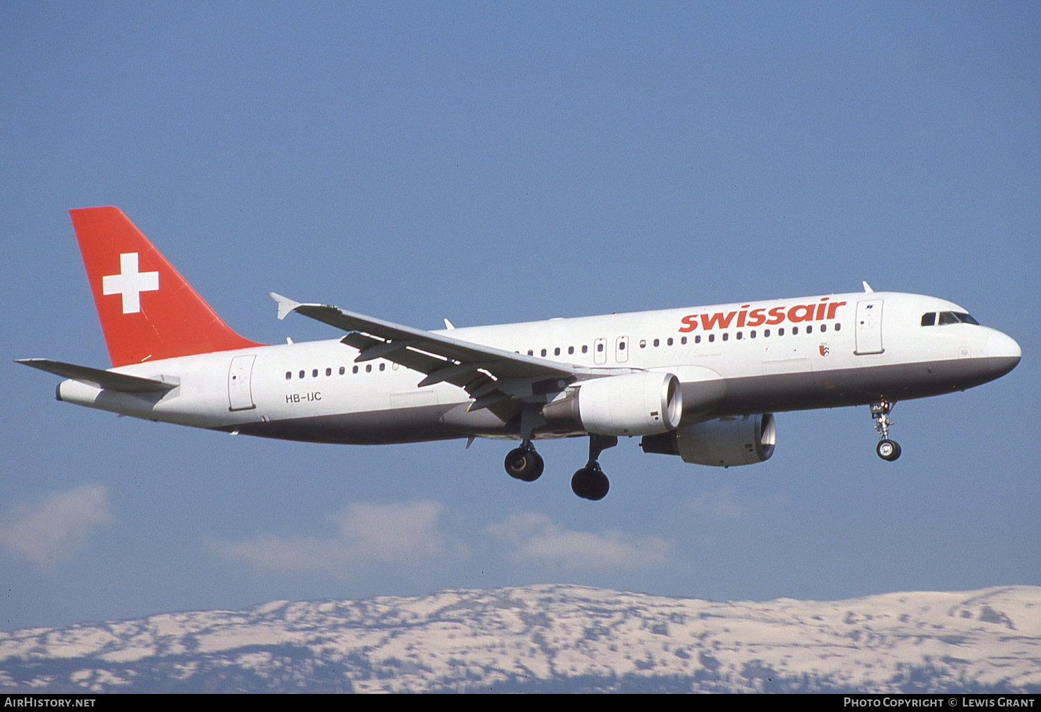 Aircraft Photo of HB-IJC | Airbus A320-214 | Swissair | AirHistory.net #129309