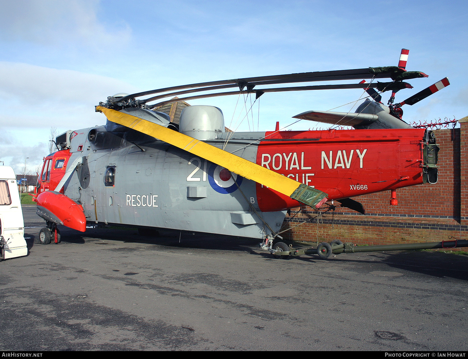 Aircraft Photo of XV666 | Westland WS-61 Sea King HU5 | UK - Navy | AirHistory.net #129334