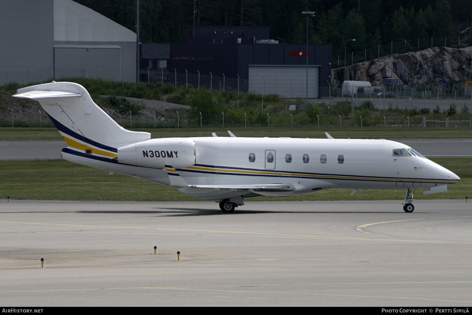 Aircraft Photo of N300MY | Bombardier Challenger 300 (BD-100-1A10) | AirHistory.net #129750