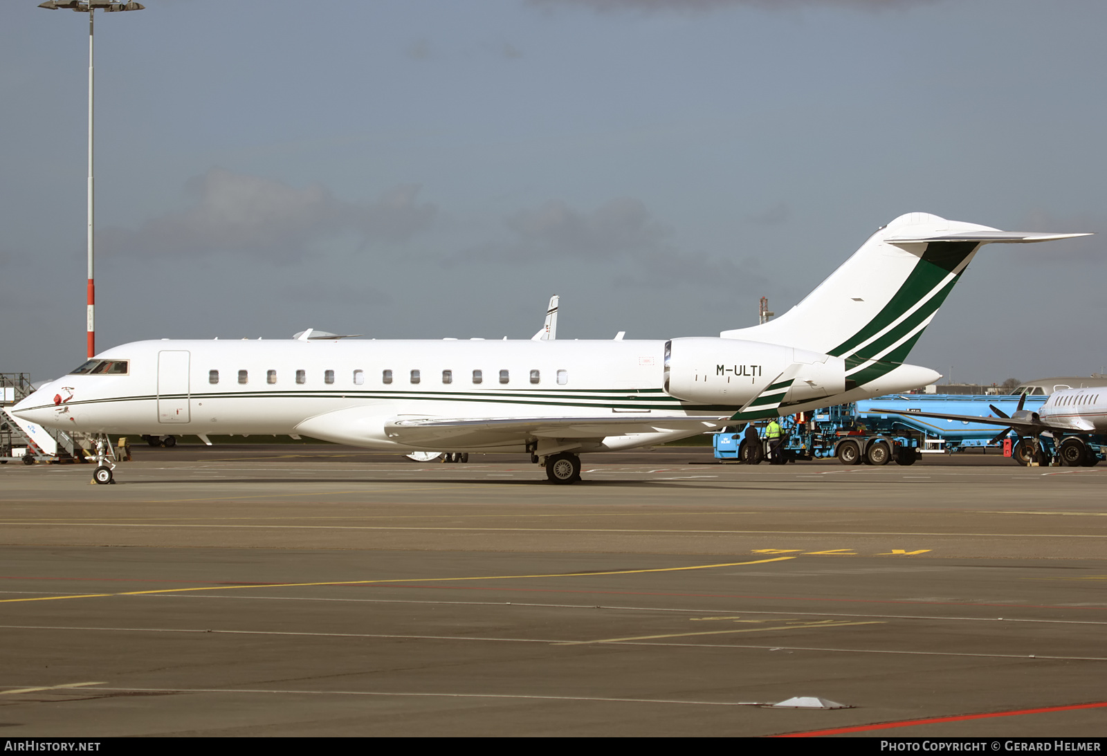 Aircraft Photo of M-ULTI | Bombardier Global Express XRS (BD-700-1A10) | AirHistory.net #129880