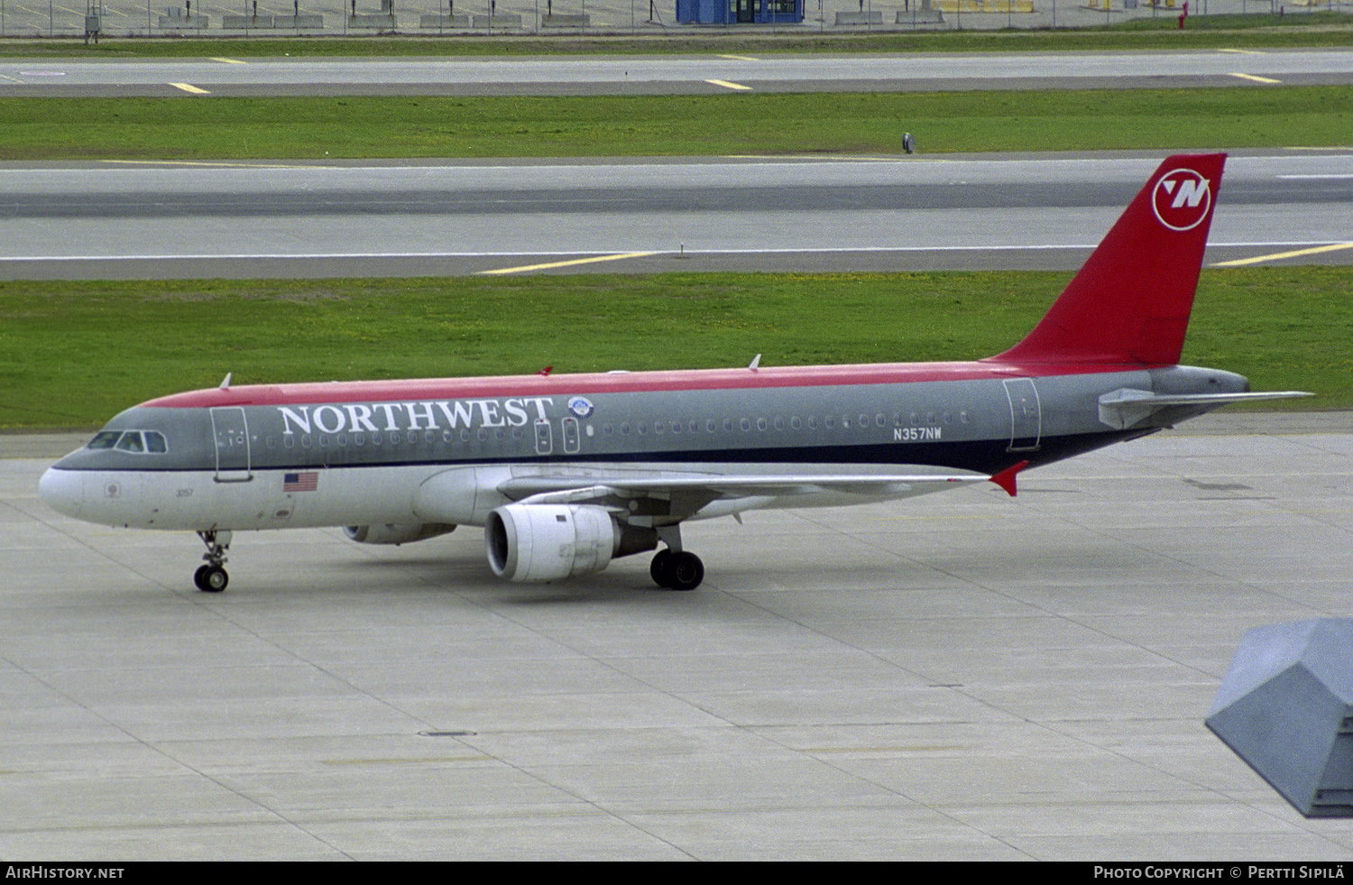 Aircraft Photo of N357NW | Airbus A320-212 | Northwest Airlines | AirHistory.net #130066