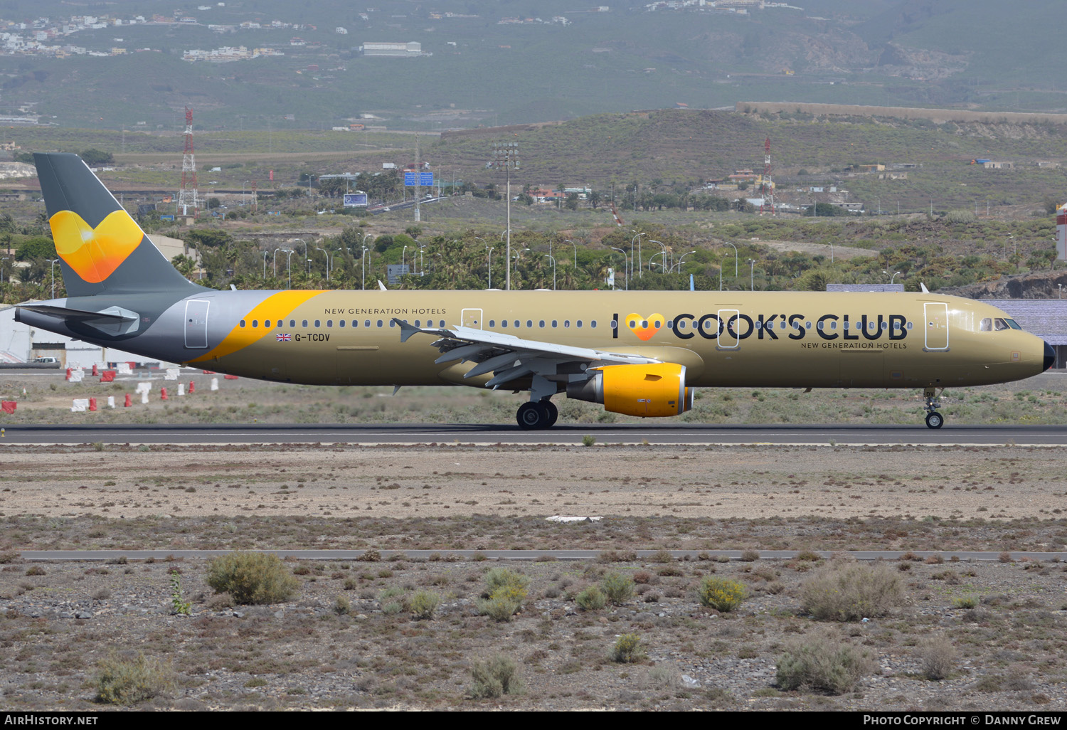 Aircraft Photo of G-TCDV | Airbus A321-211 | Thomas Cook Airlines | AirHistory.net #130214