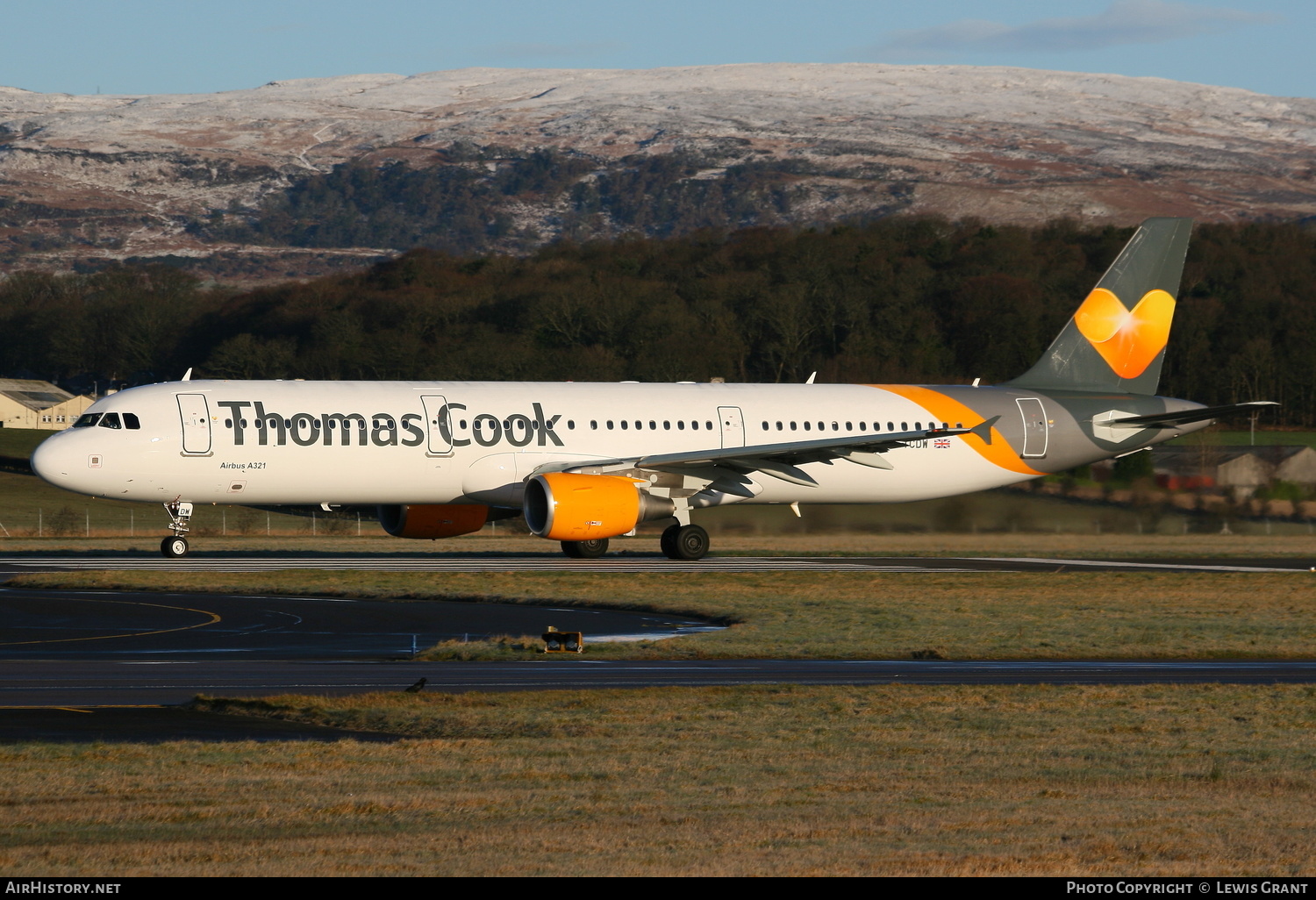 Aircraft Photo of G-TCDW | Airbus A321-211 | Thomas Cook Airlines | AirHistory.net #130287