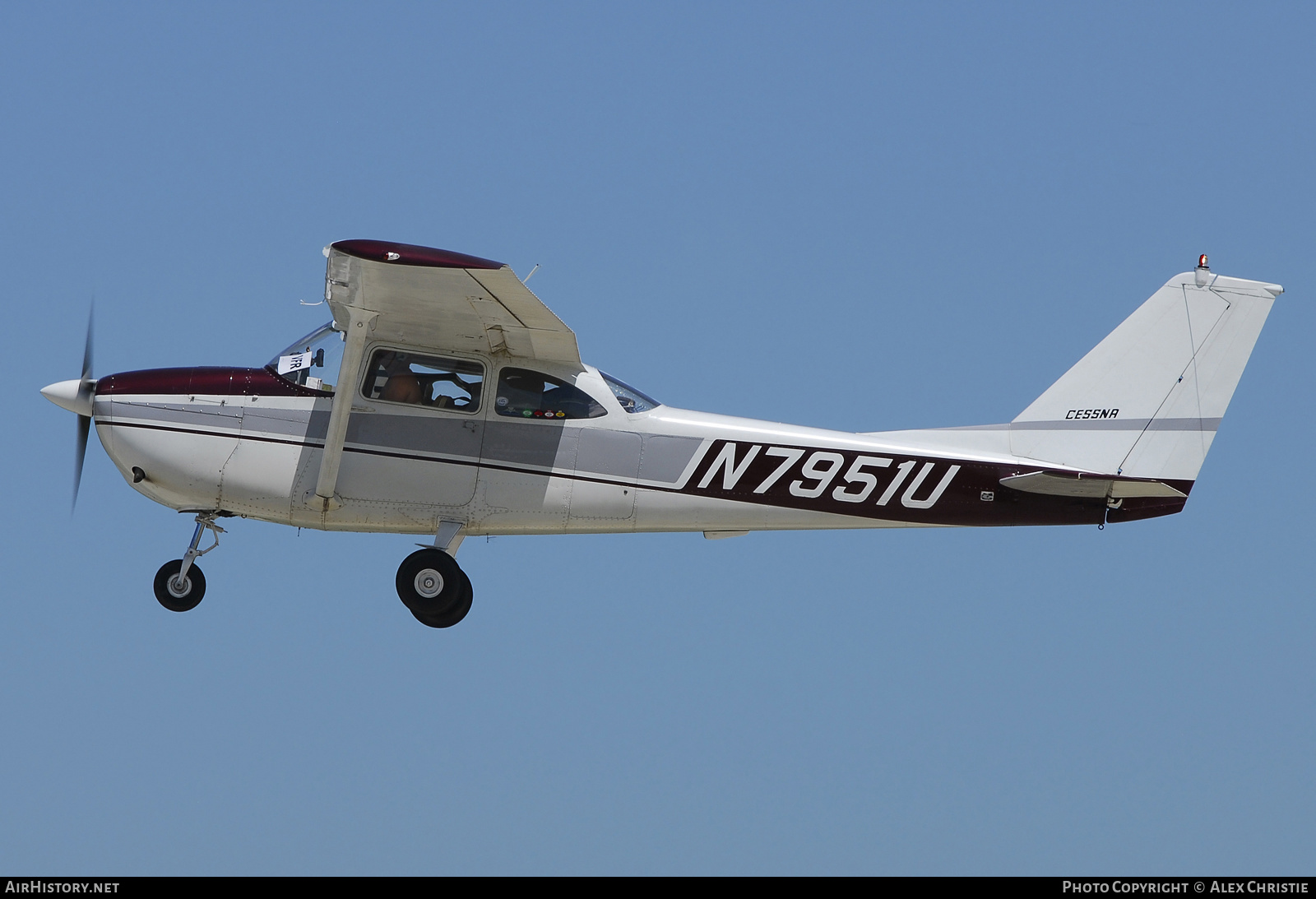 Aircraft Photo of N7951U | Cessna 172F Skyhawk | AirHistory.net #130290