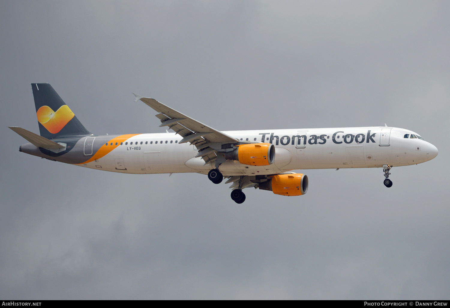 Aircraft Photo of LY-VEG | Airbus A321-212 | Thomas Cook Airlines | AirHistory.net #130323