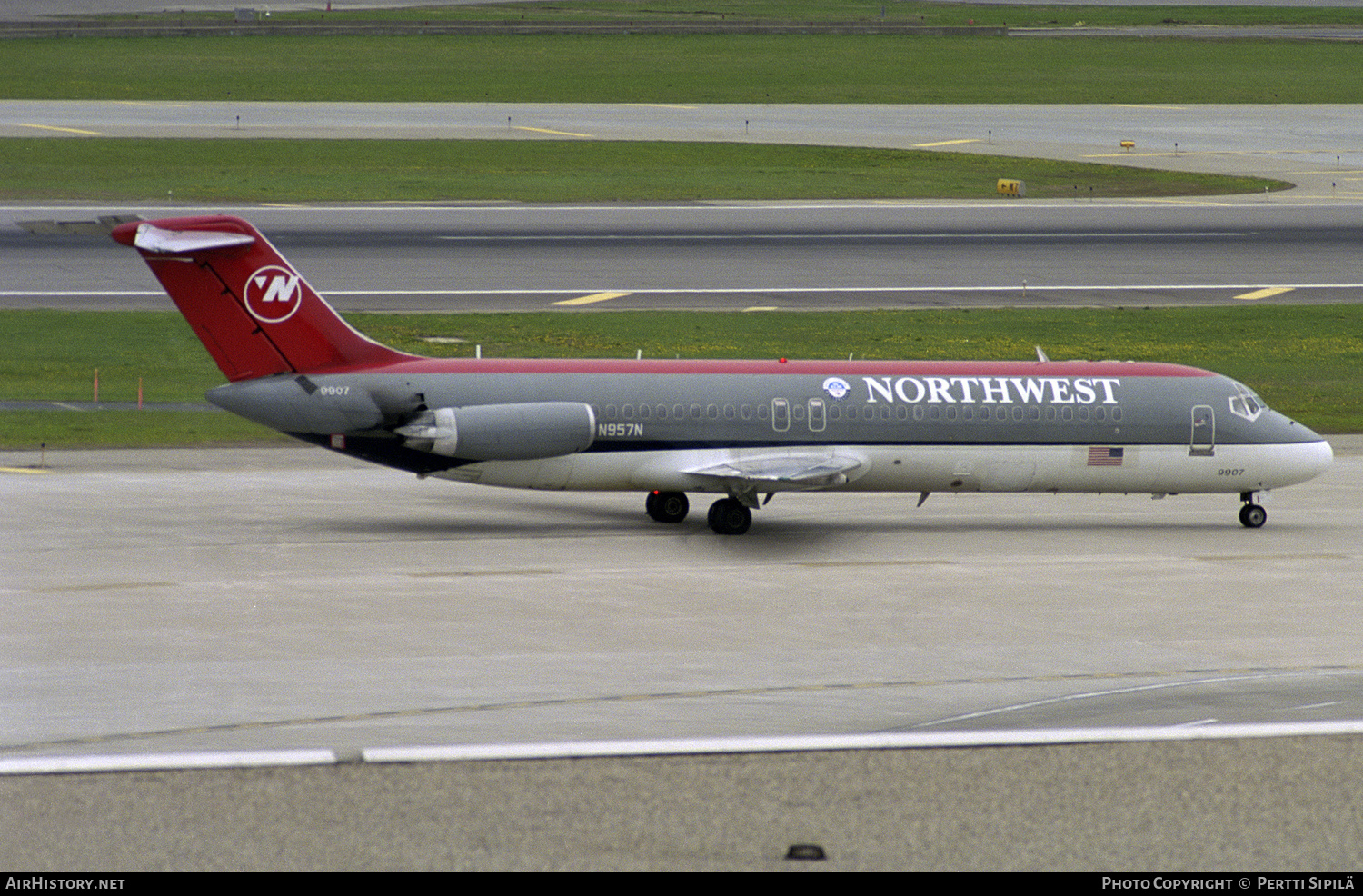 Aircraft Photo of N957N | McDonnell Douglas DC-9-31 | Northwest Airlines | AirHistory.net #130570