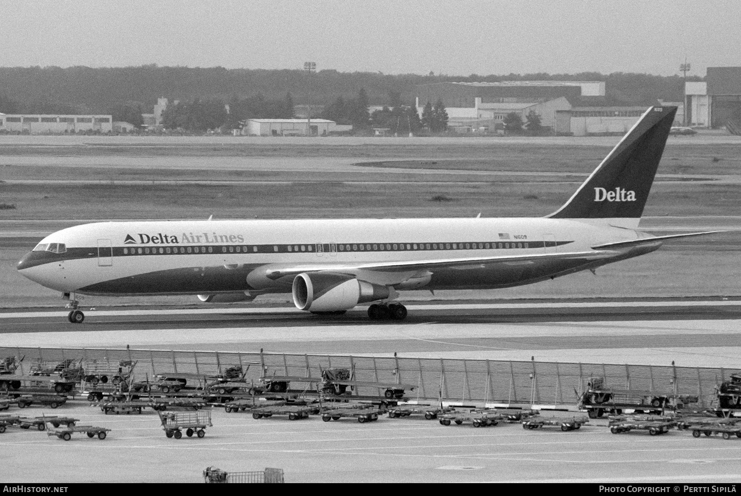 Aircraft Photo of N1609 | Boeing 767-332/ER | Delta Air Lines | AirHistory.net #130727