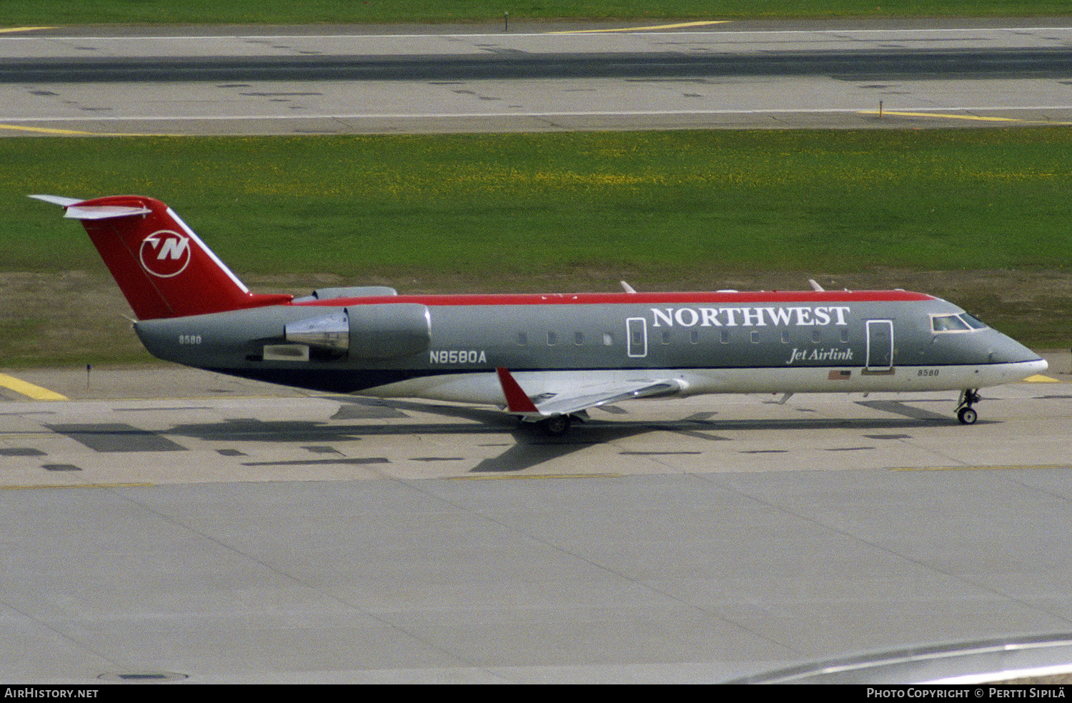 Aircraft Photo of N8580A | Bombardier CRJ-200ER (CL-600-2B19) | Northwest Jet Airlink | AirHistory.net #130739