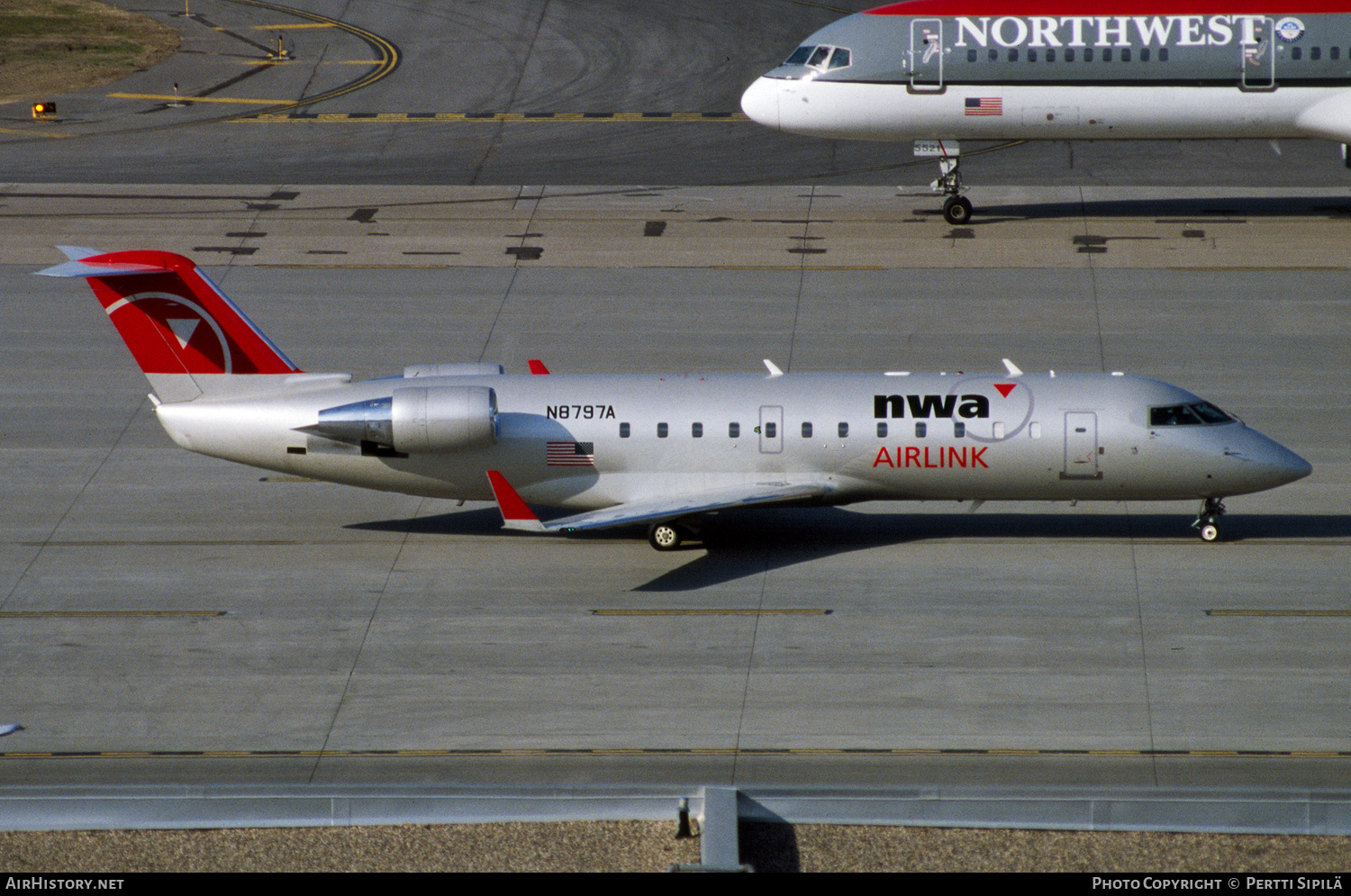 Aircraft Photo of N8797A | Bombardier CRJ-440 (CL-600-2B19) | NWA Airlink | AirHistory.net #130774