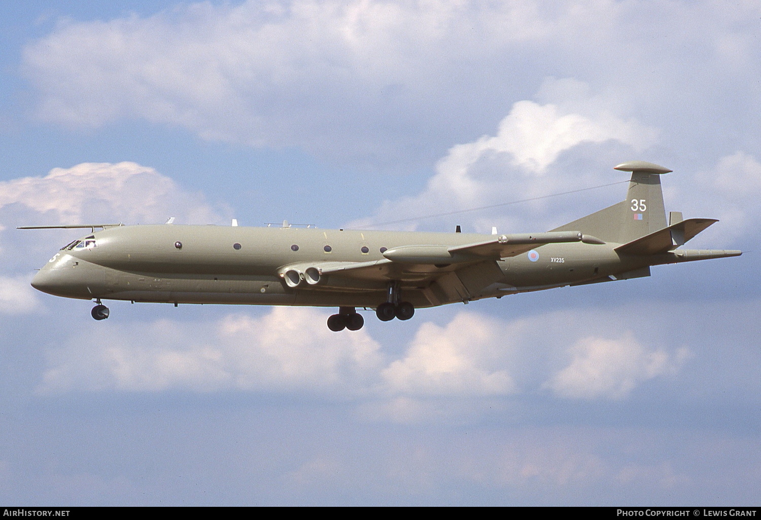 Aircraft Photo of XV235 | Hawker Siddeley HS-801 Nimrod MR.2P | UK - Air Force | AirHistory.net #131359