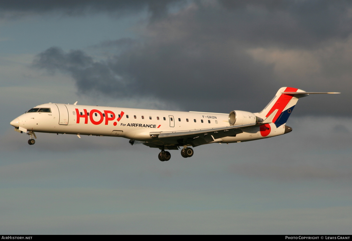 Aircraft Photo of F-GRZN | Bombardier CRJ-701 (CL-600-2C10) | Hop! | AirHistory.net #131370