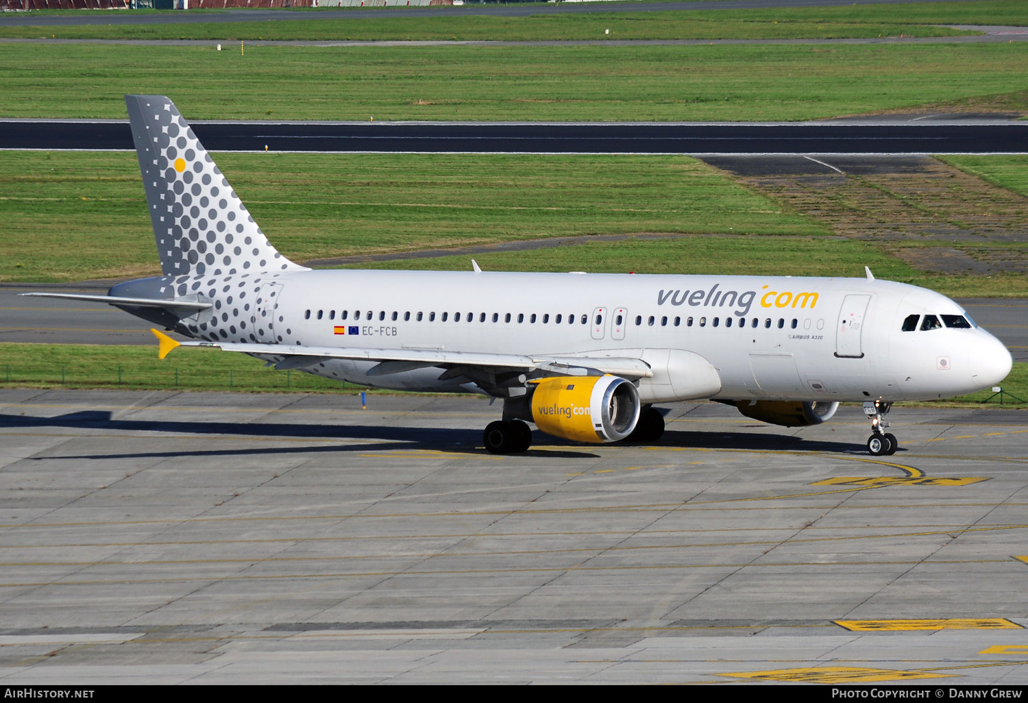 Aircraft Photo of EC-FCB | Airbus A320-211 | Vueling Airlines | AirHistory.net #131612