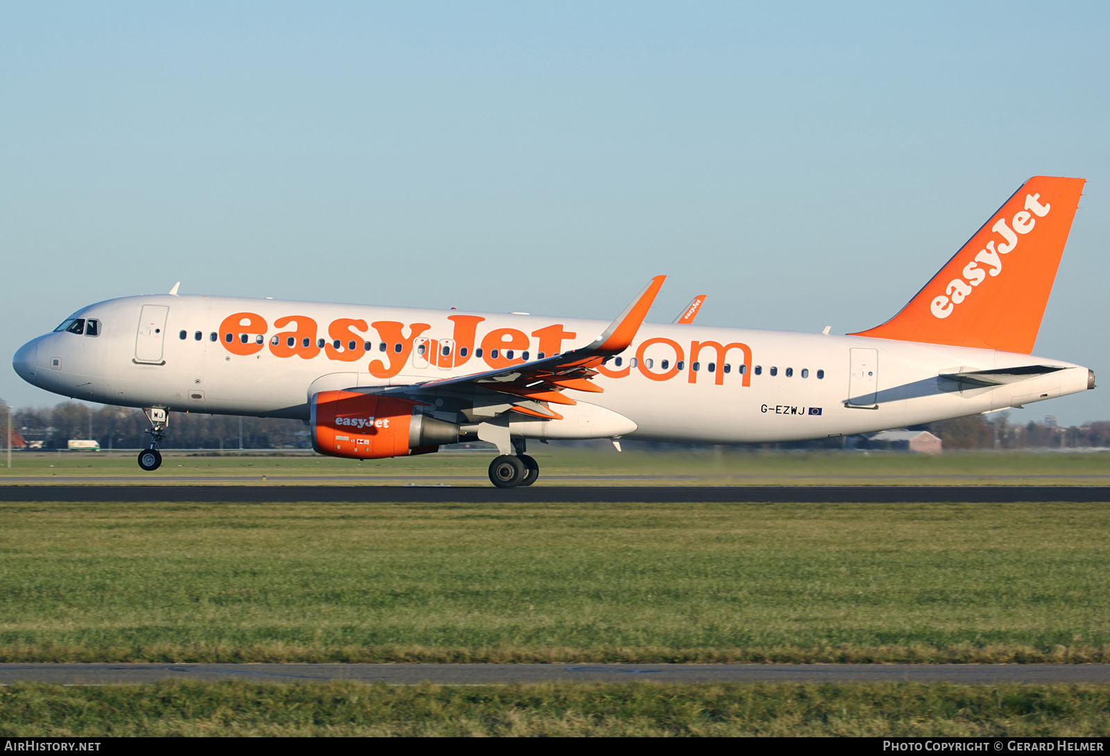 Aircraft Photo of G-EZWJ | Airbus A320-214 | EasyJet | AirHistory.net #131723