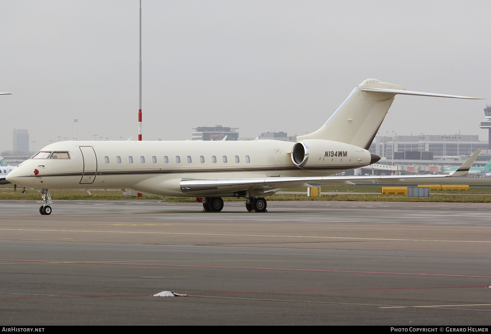Aircraft Photo of N194WM | Bombardier Global Express XRS (BD-700-1A10) | AirHistory.net #132050