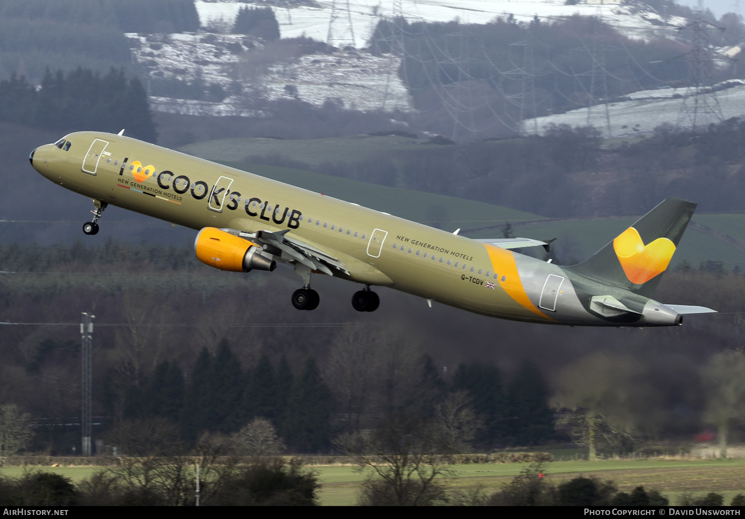 Aircraft Photo of G-TCDV | Airbus A321-211 | Thomas Cook Airlines | AirHistory.net #132098