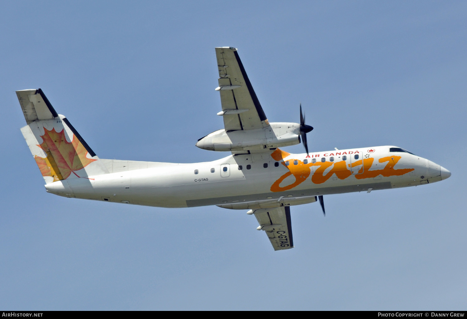 Aircraft Photo of C-GTAG | De Havilland Canada DHC-8-301 Dash 8 | Air Canada Jazz | AirHistory.net #132110