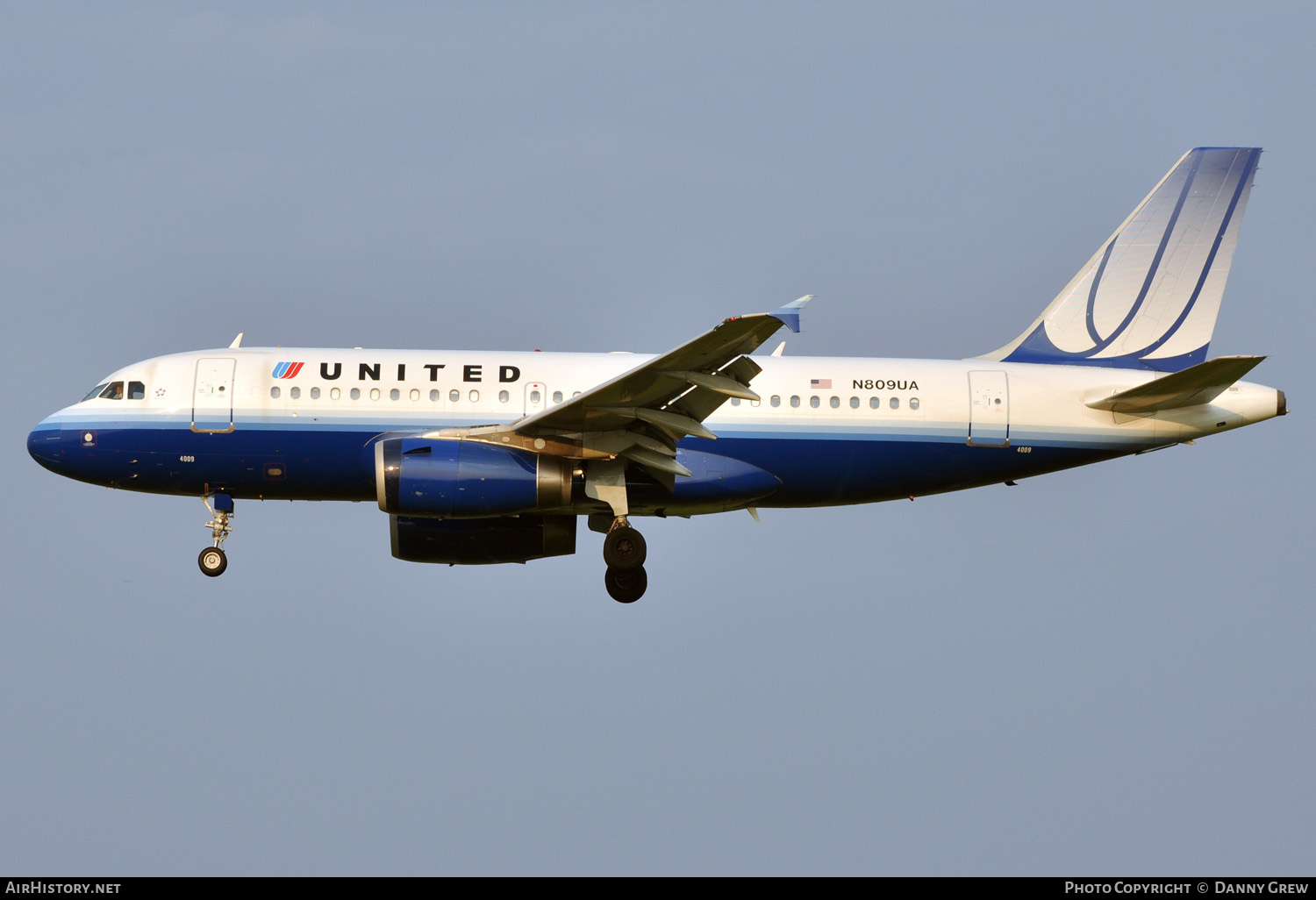 Aircraft Photo of N809UA | Airbus A319-131 | United Airlines | AirHistory.net #132257