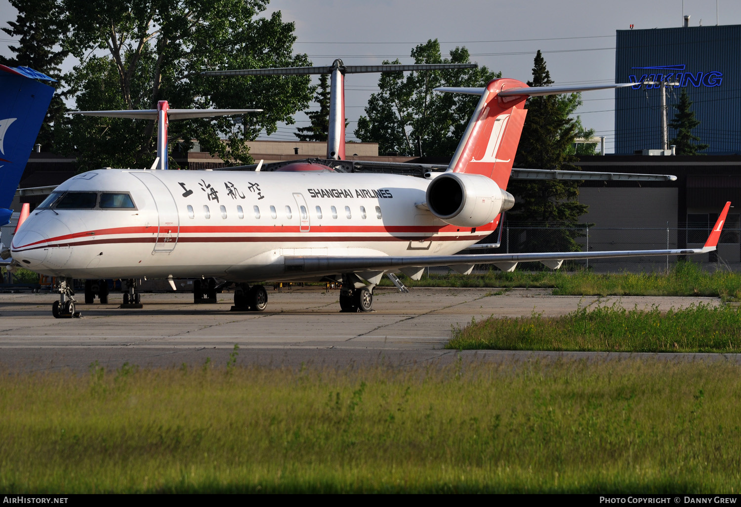 Aircraft Photo of C-GLPZ | Bombardier CRJ-200LR (CL-600-2B19) | Shanghai Airlines | AirHistory.net #132277