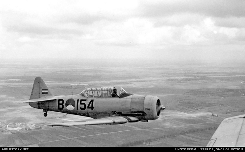 Aircraft Photo of B-154 | North American AT-16 Harvard IIB | Netherlands - Air Force | AirHistory.net #132358