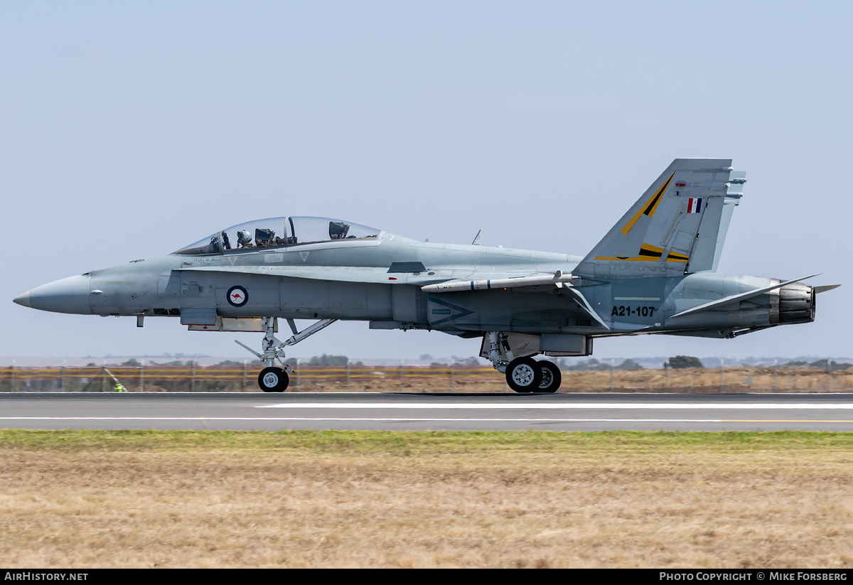 Aircraft Photo of A21-107 | McDonnell Douglas F/A-18B Hornet | Australia - Air Force | AirHistory.net #132595