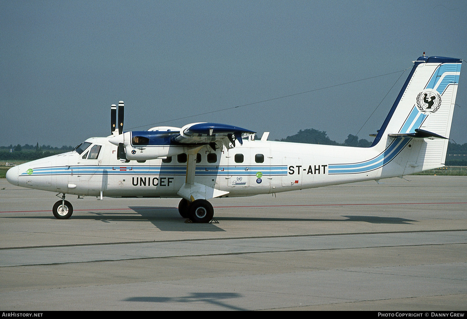 Aircraft Photo of ST-AHT | De Havilland Canada DHC-6-300 Twin Otter | UNICEF | AirHistory.net #132646