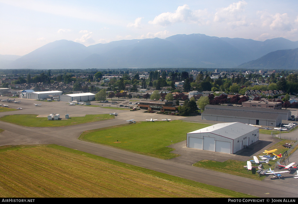 Airport photo of Chilliwack (CYCW / YCW) in British Columbia, Canada | AirHistory.net #132831