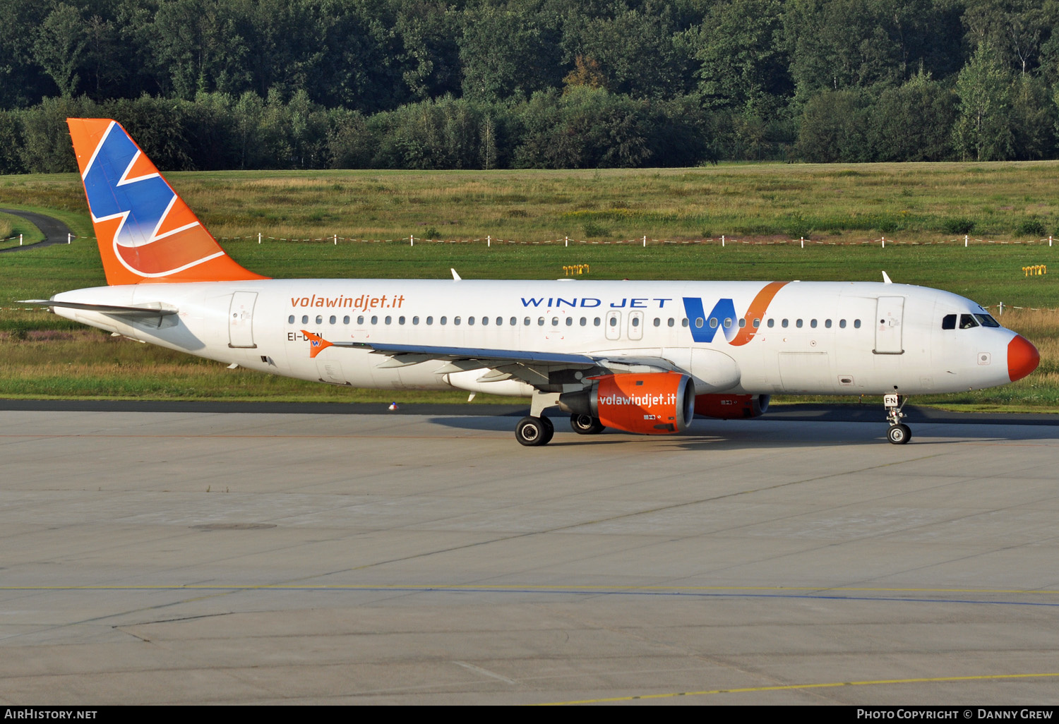 Aircraft Photo of EI-DFN | Airbus A320-211 | Wind Jet | AirHistory.net #132946