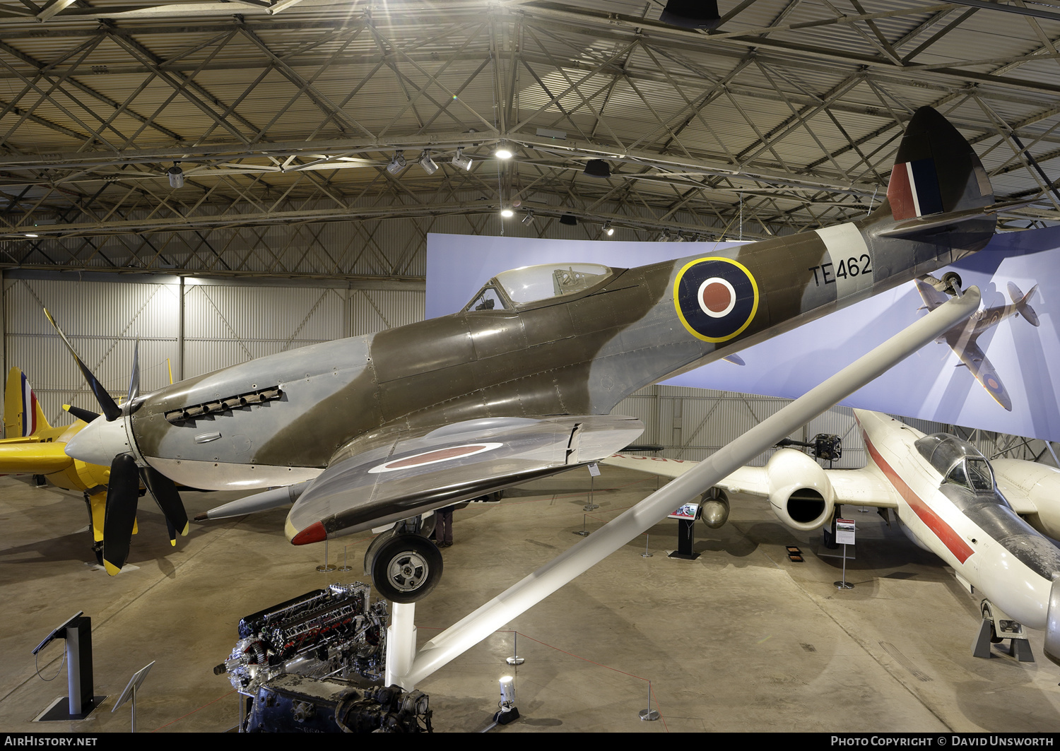 Aircraft Photo of TE462 | Supermarine 361 Spitfire LF16E | UK - Air Force | AirHistory.net #133005