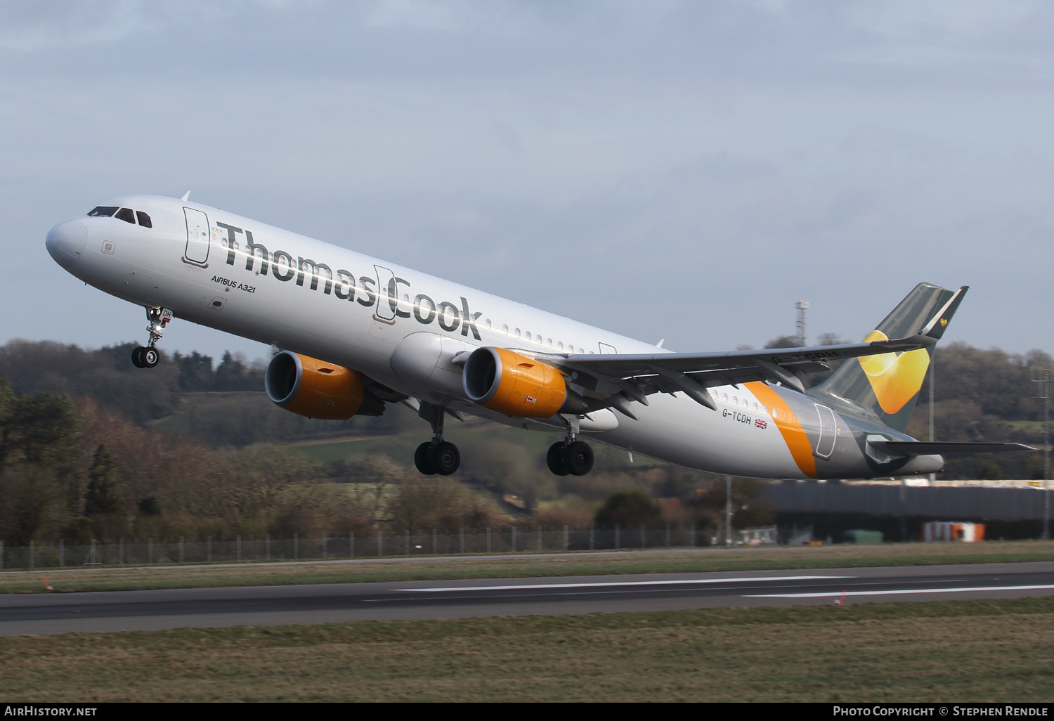Aircraft Photo of G-TCDH | Airbus A321-211 | Thomas Cook Airlines | AirHistory.net #133630