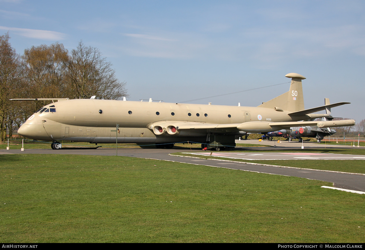 Aircraft Photo of XV250 | Hawker Siddeley Nimrod MR2P | UK - Air Force | AirHistory.net #133632