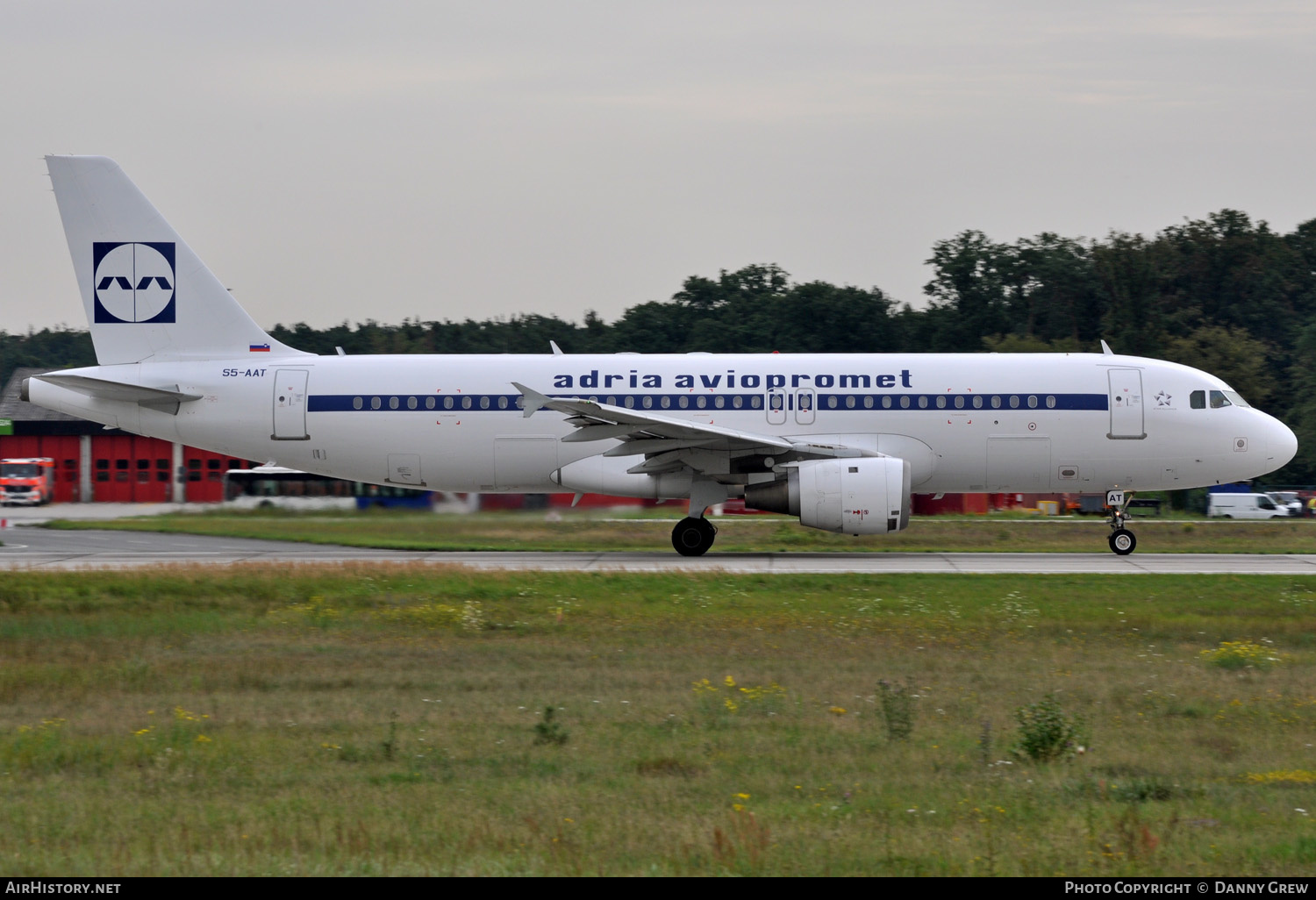 Aircraft Photo of S5-AAT | Airbus A320-211 | Adria Airways | AirHistory.net #133744