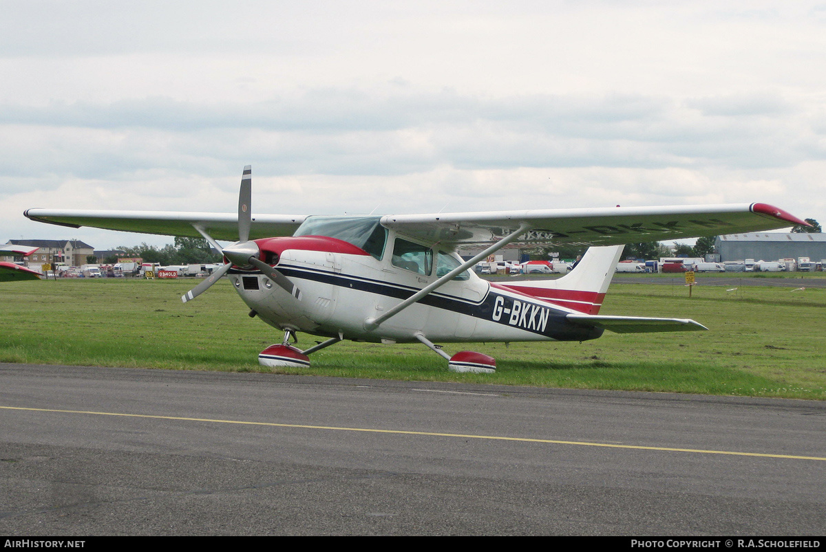 Aircraft Photo of G-BKKN | Cessna 182R Skylane | AirHistory.net #134051